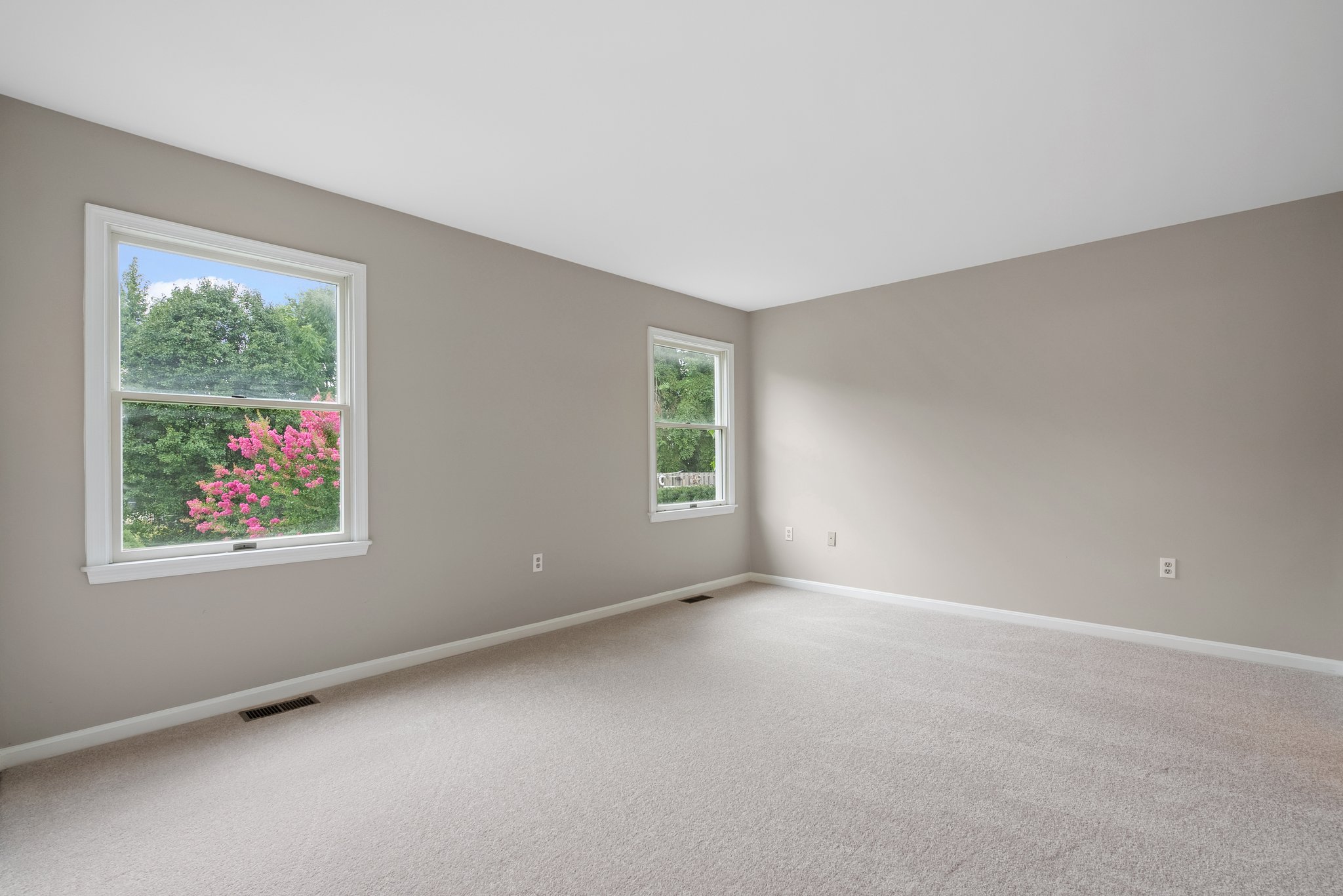 23. Upper bedroom.jpg