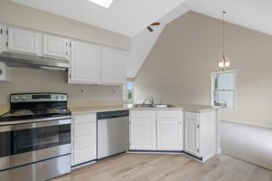 19. Kitchen.jpg
