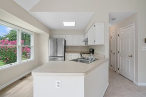 14. Kitchen.jpg