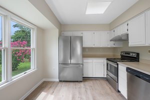 17. Kitchen.jpg
