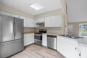18. Kitchen.jpg