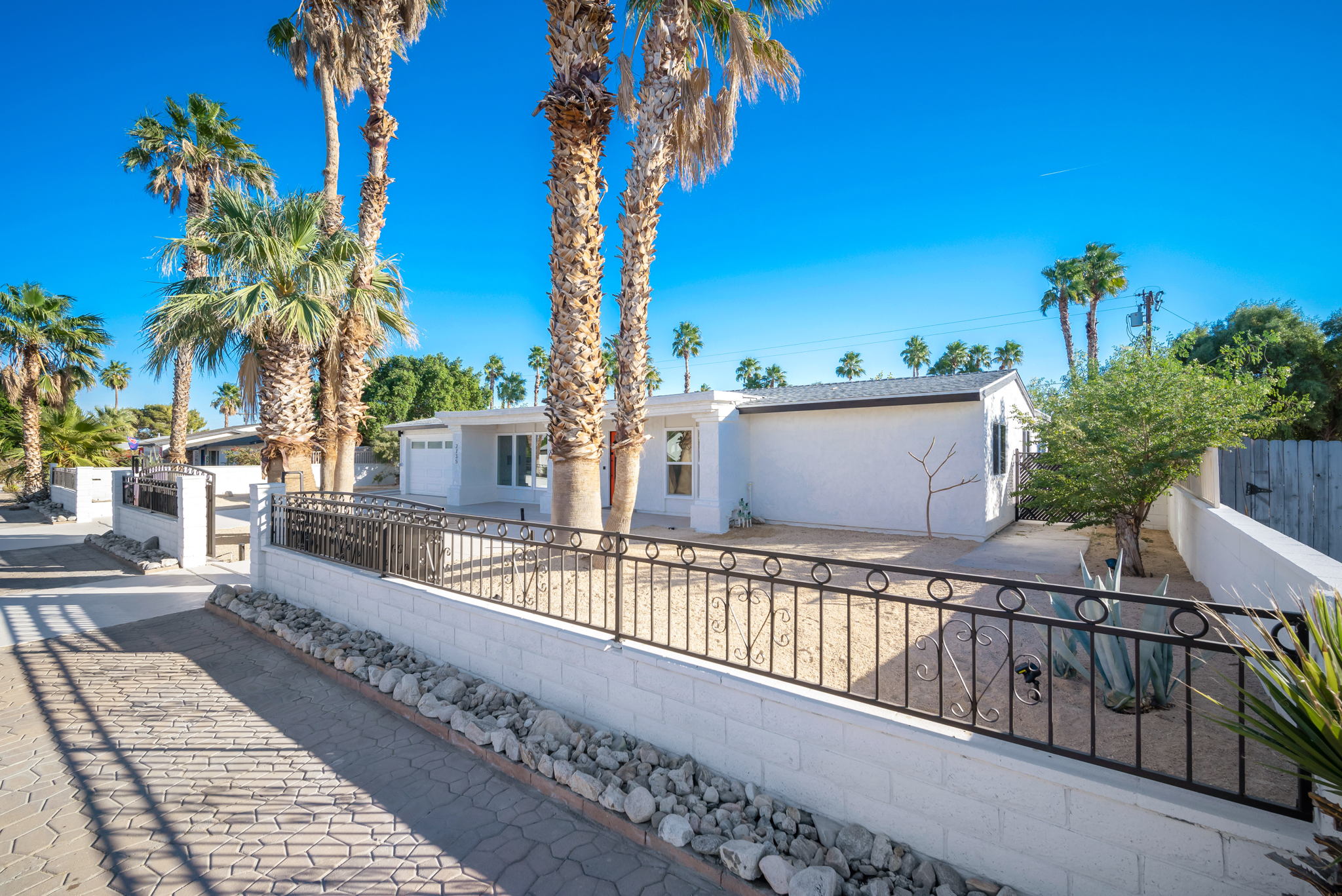 2735 E San Angelo Rd, Palm Springs, CA 92262, USA Photo 4
