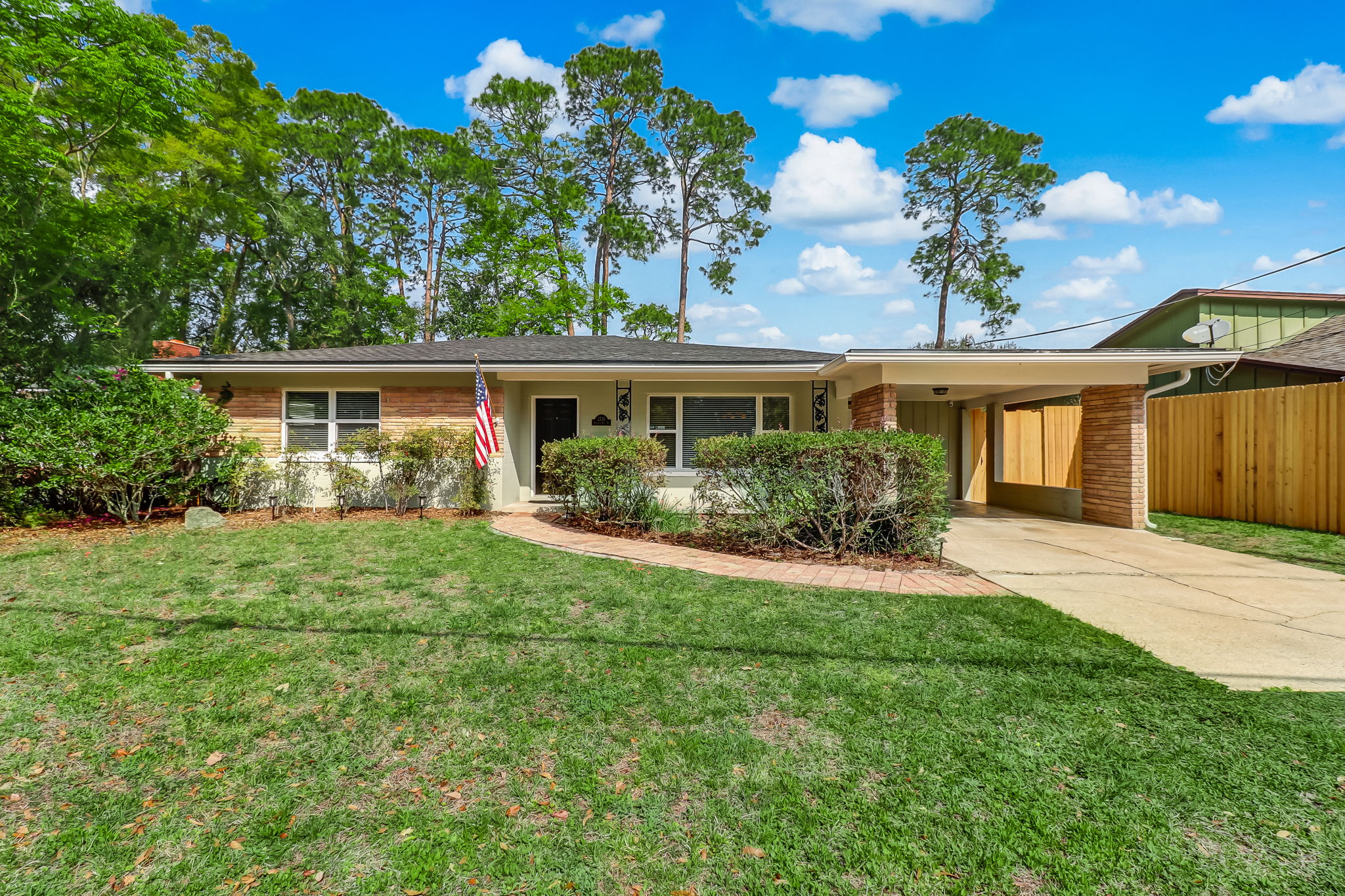 Welcome to 2735 Riberno Dr N