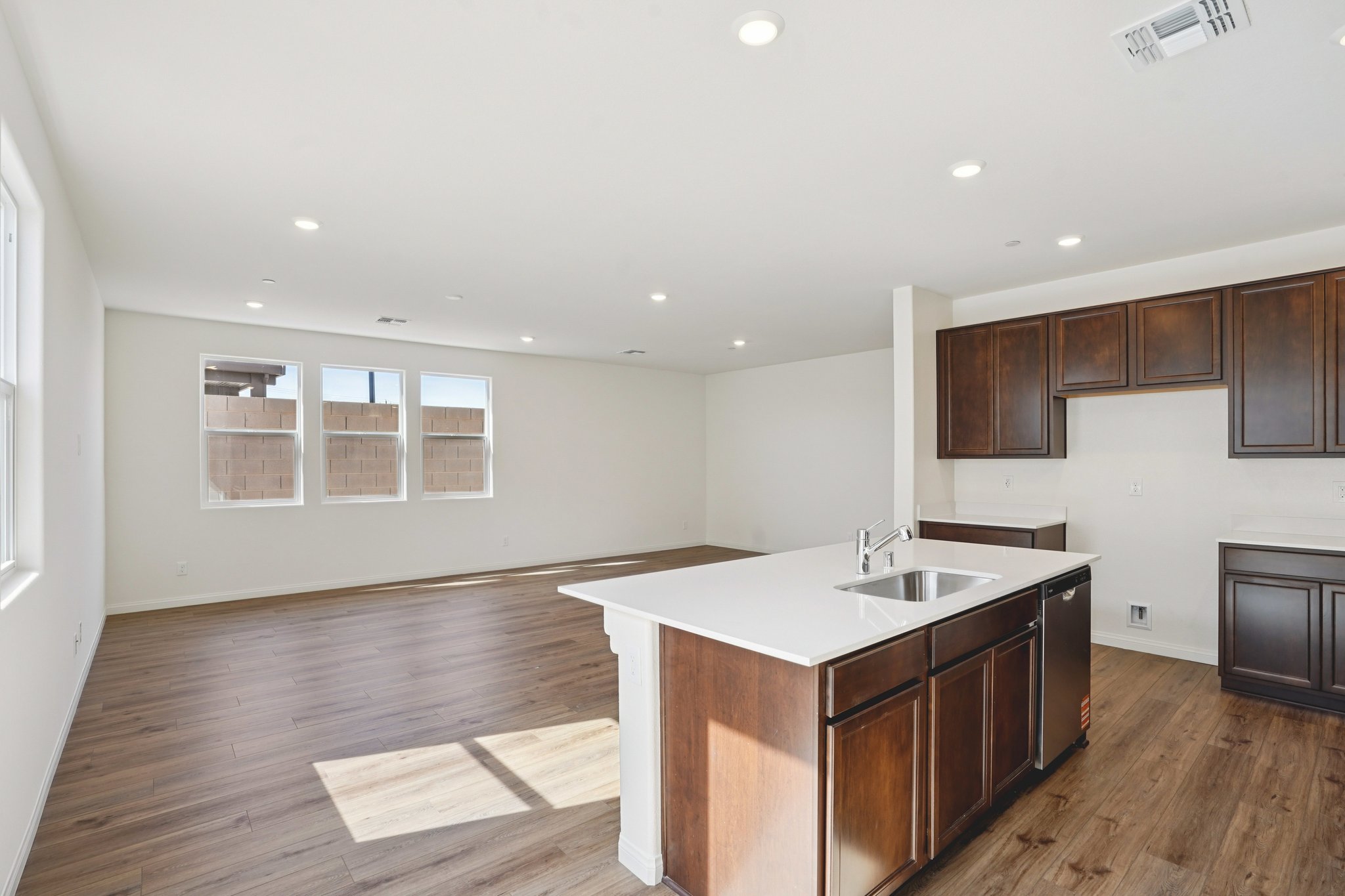 Sierra Grande St-S2702-008r.jpg