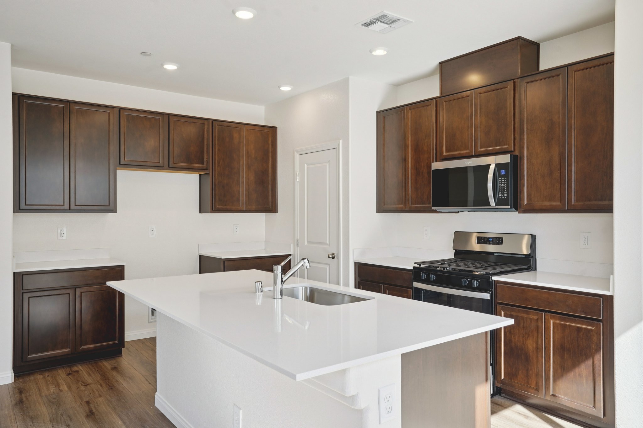 Sierra Grande St-S2702-012r.jpg