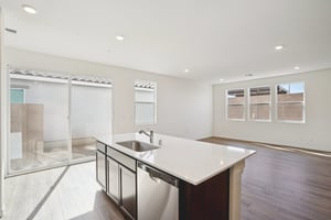 Sierra Grande St-S2702-006r.jpg