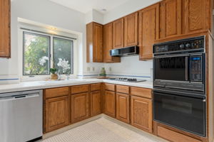 11 - Kitchen