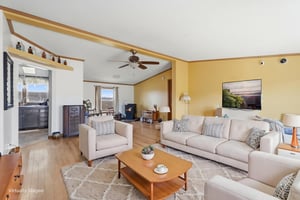 AHM02899 virtually staged.jpeg