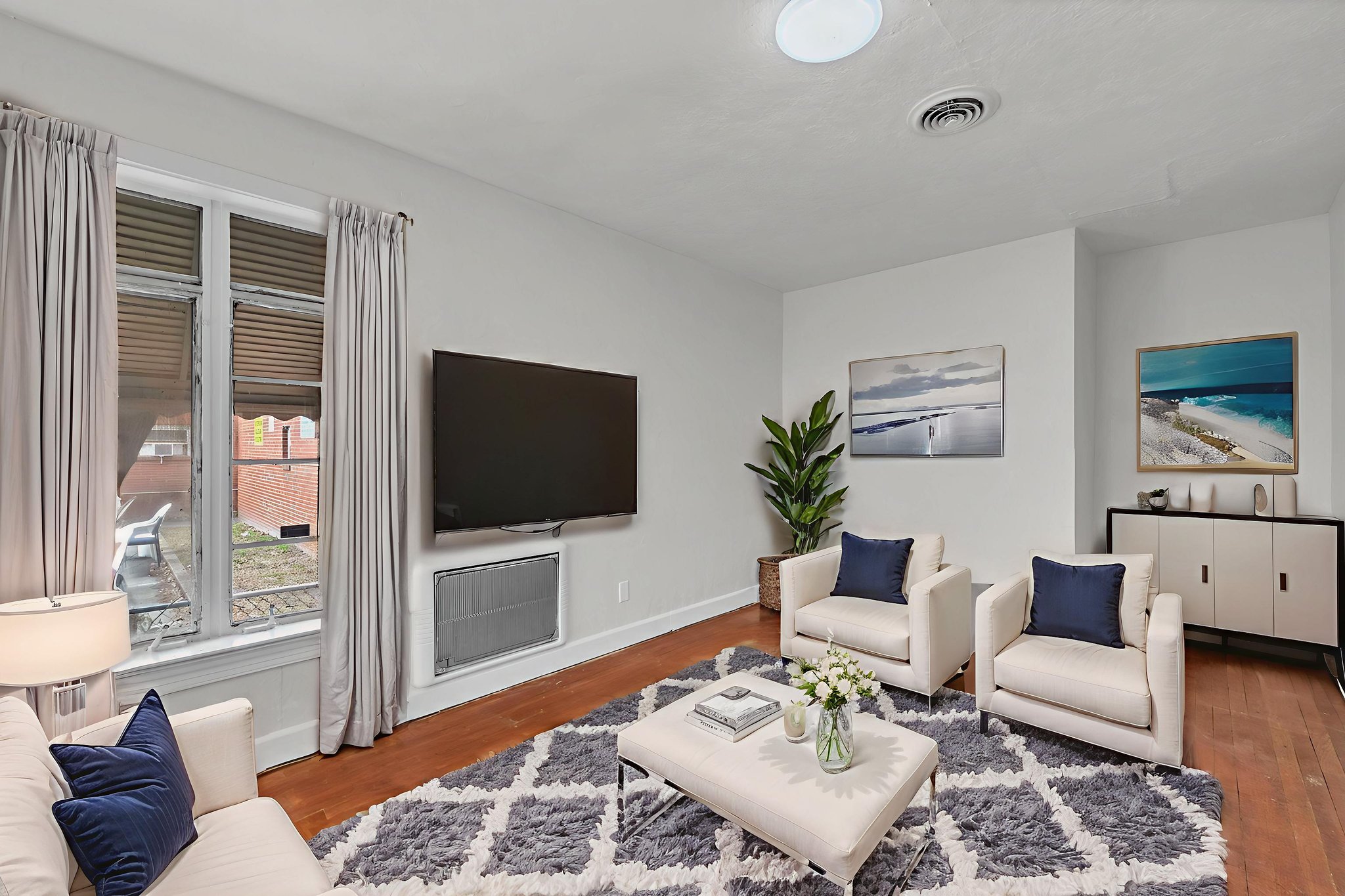 DSC_0630 virtually staged.jpeg