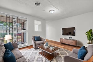 DSC_0643 virtually staged.jpeg