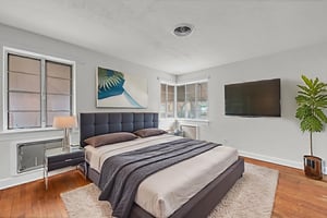 DSC_0680 virtually staged.jpeg