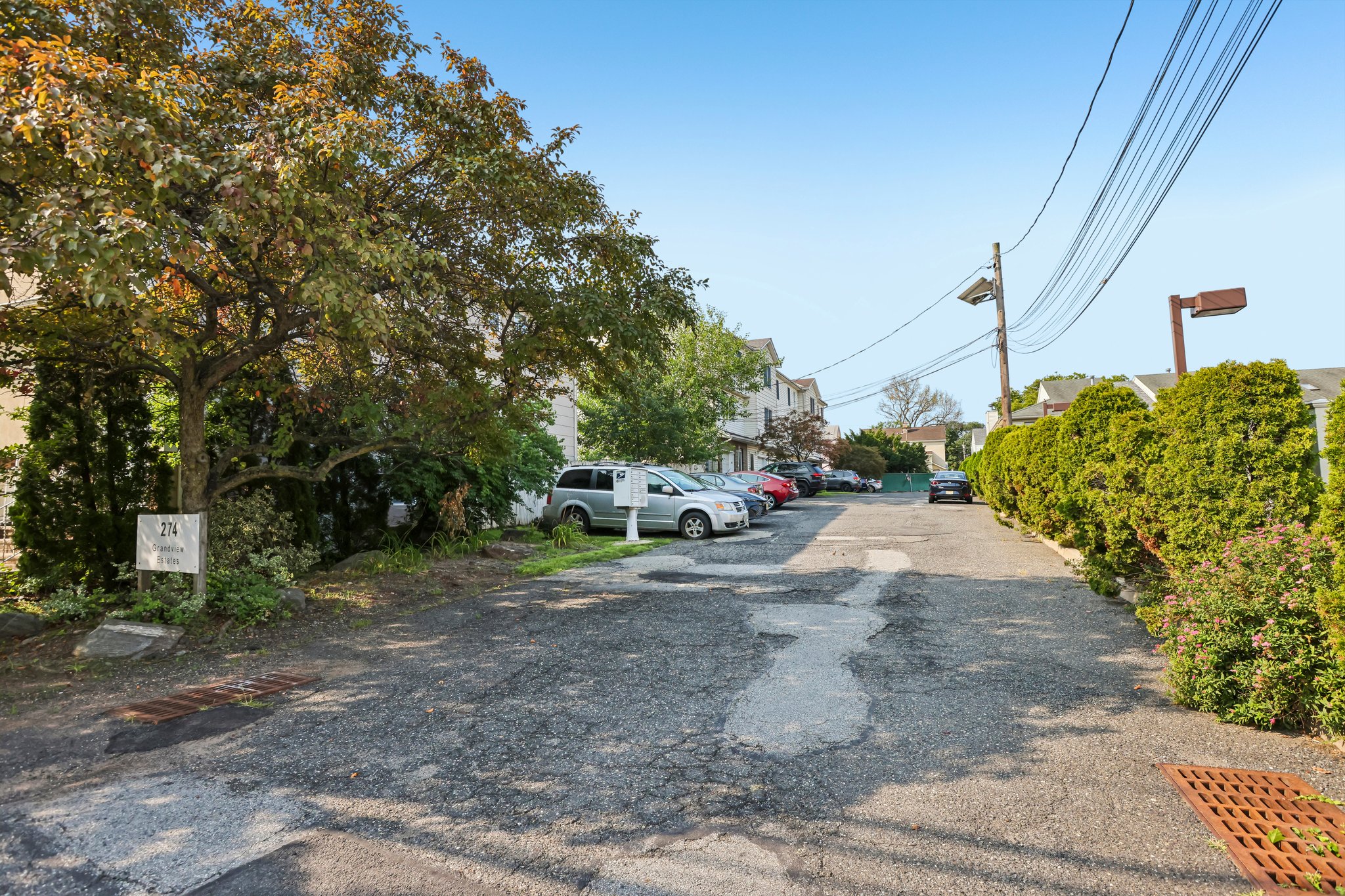 Garibaldi Ave-S1308-002.jpg
