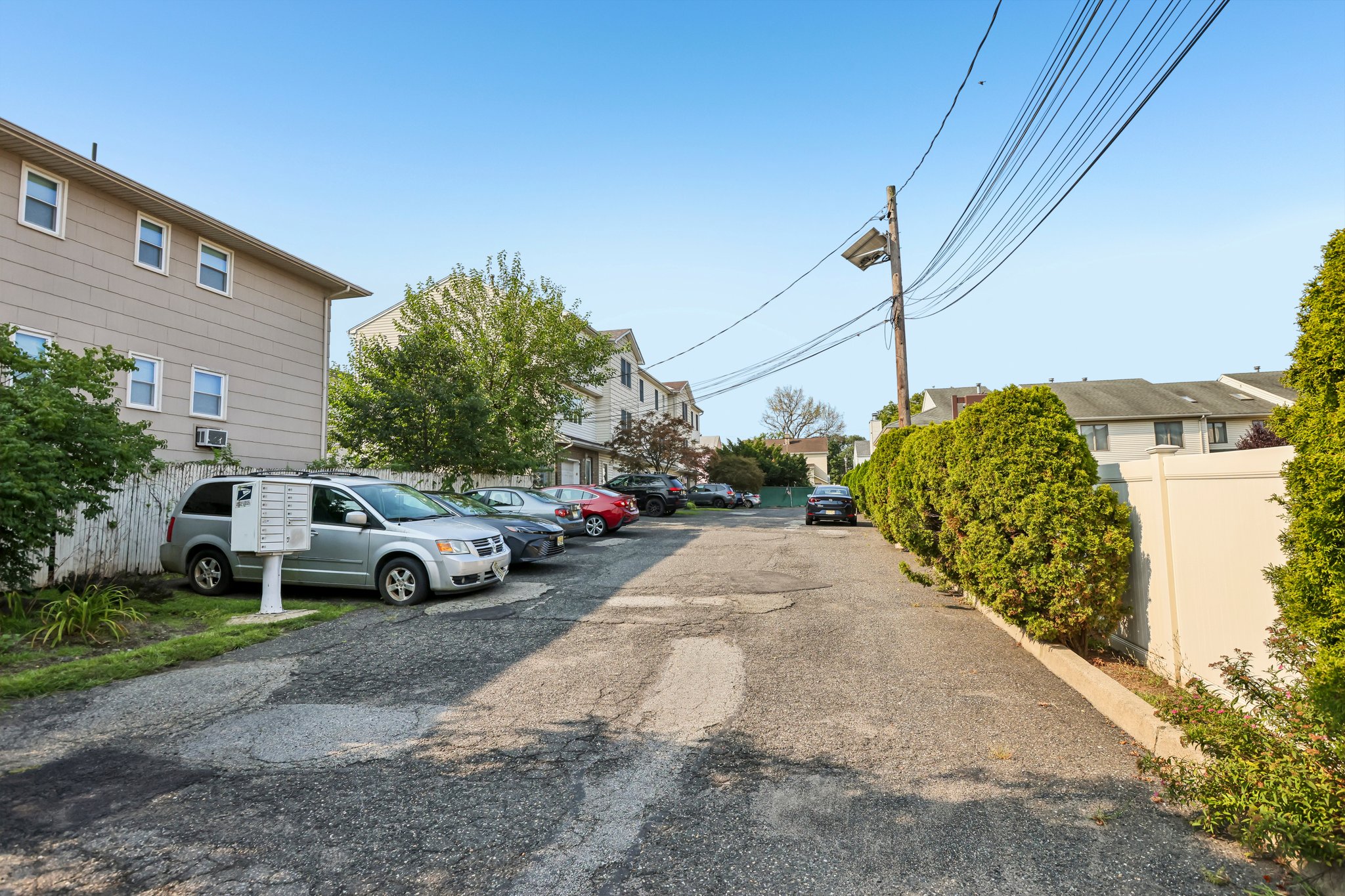 Garibaldi Ave-S1308-003.jpg