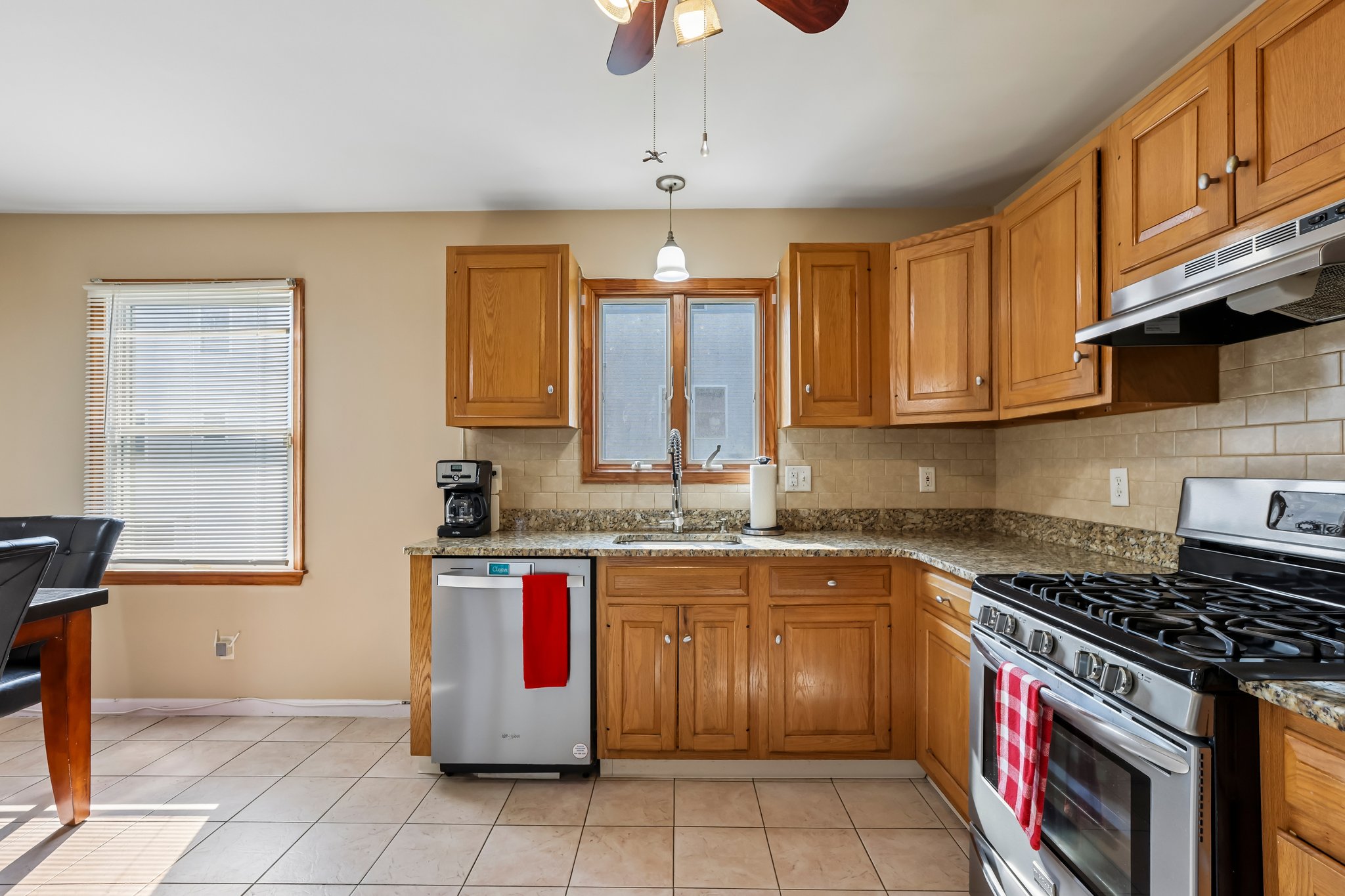 Garibaldi Ave-S1308-028.jpg