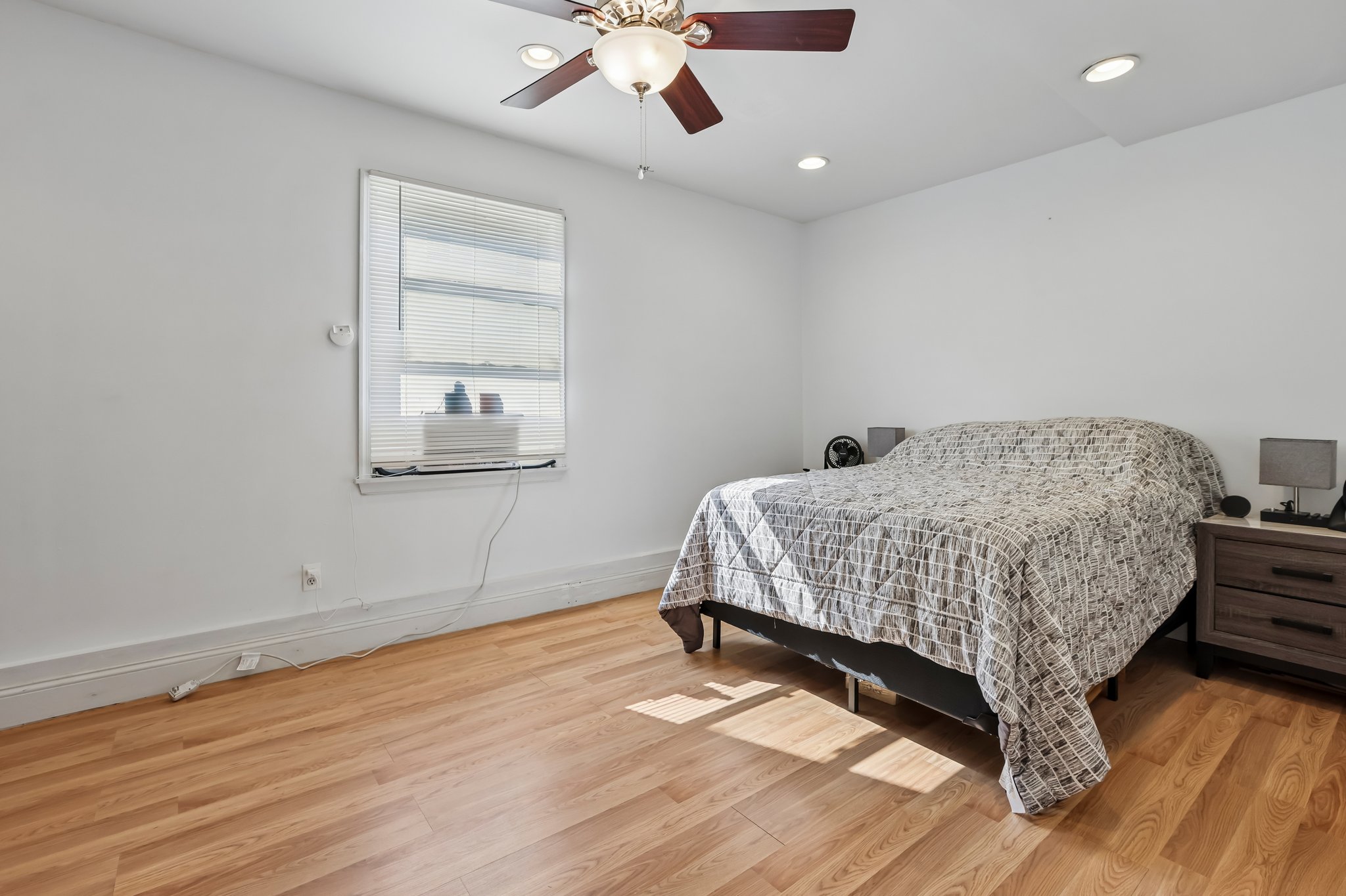 Garibaldi Ave-S1308-031.jpg