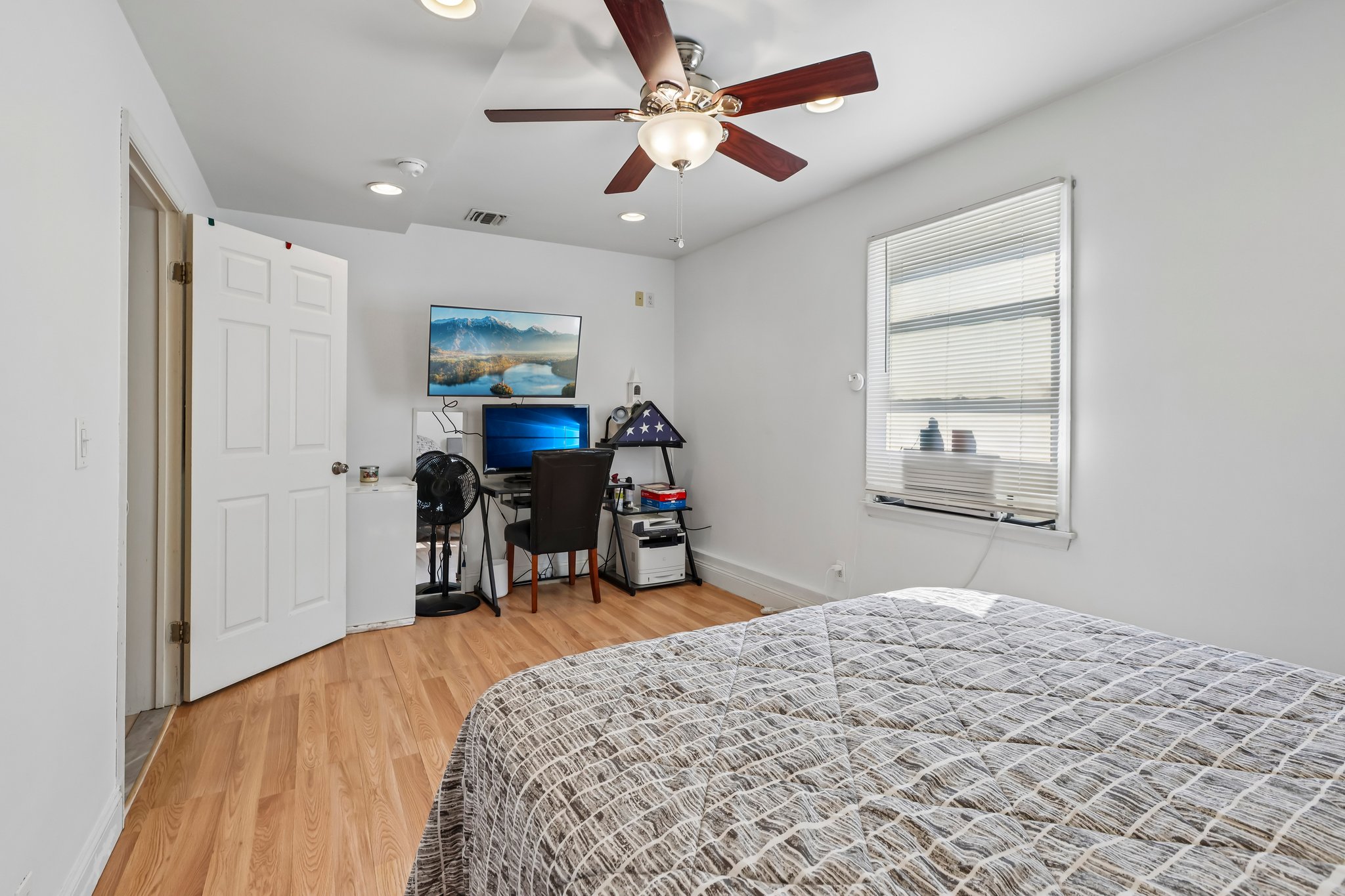 Garibaldi Ave-S1308-034.jpg