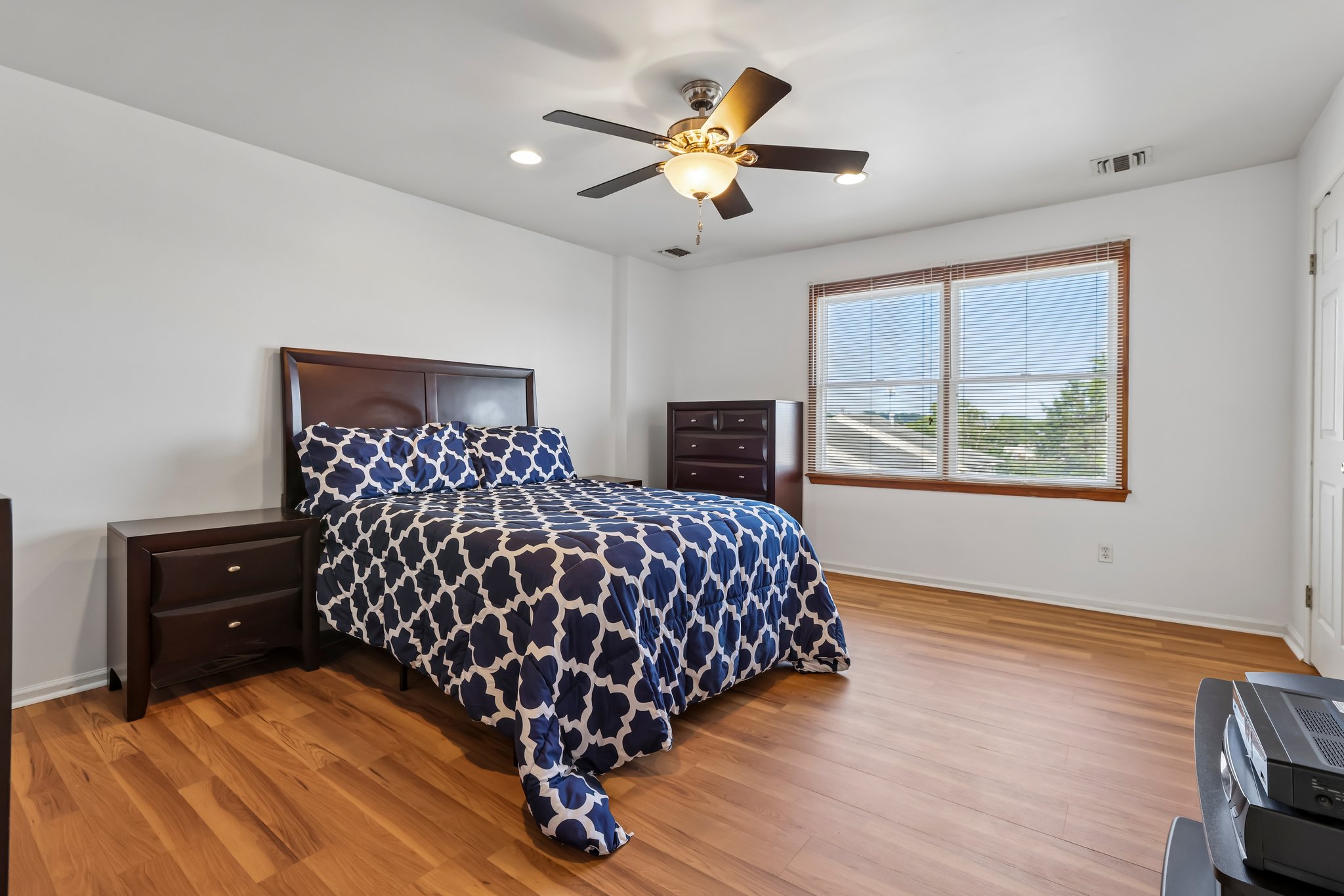 Garibaldi Ave-S1308-044.jpg