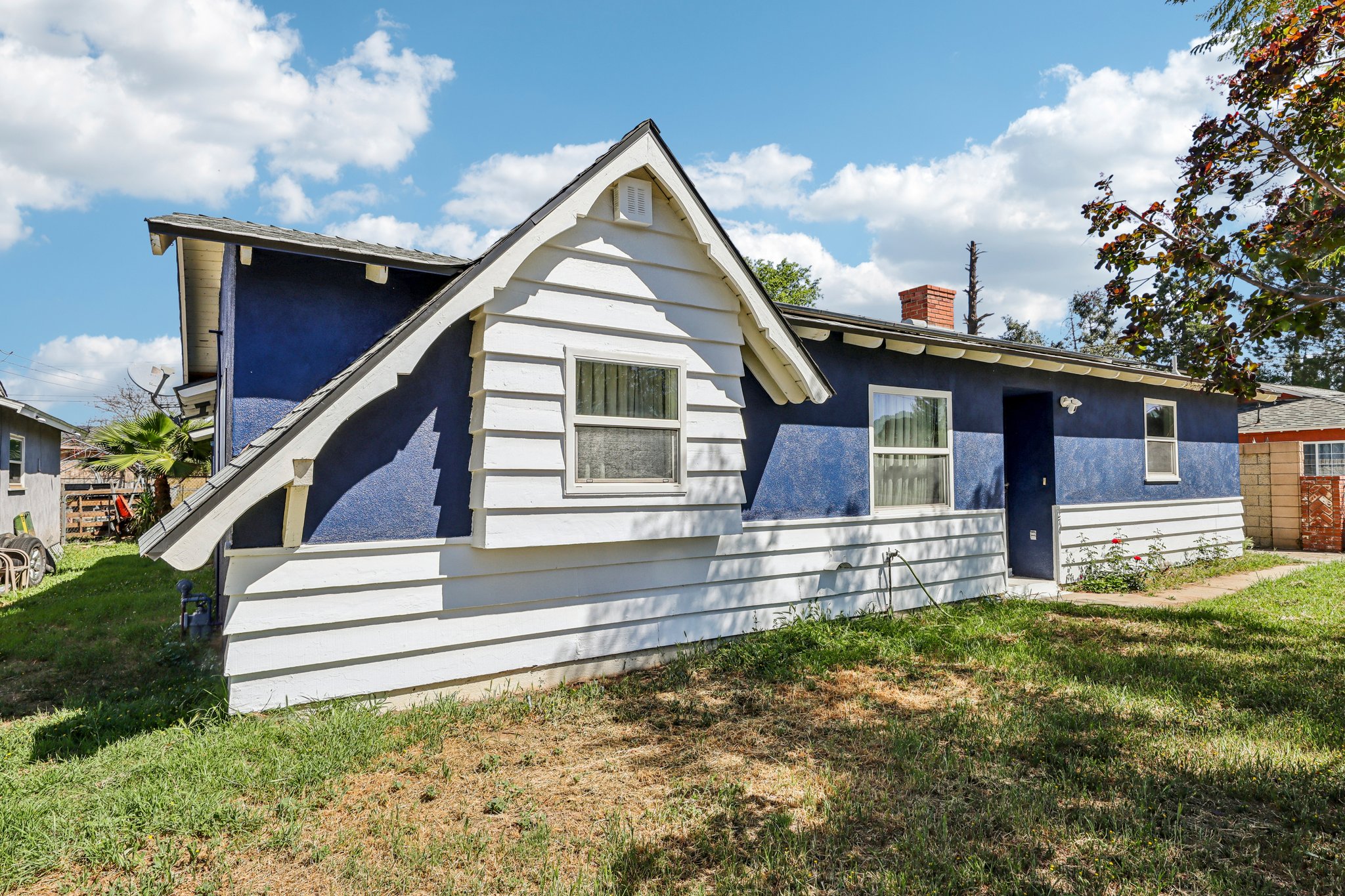 W 12th St-S2703-004.jpg