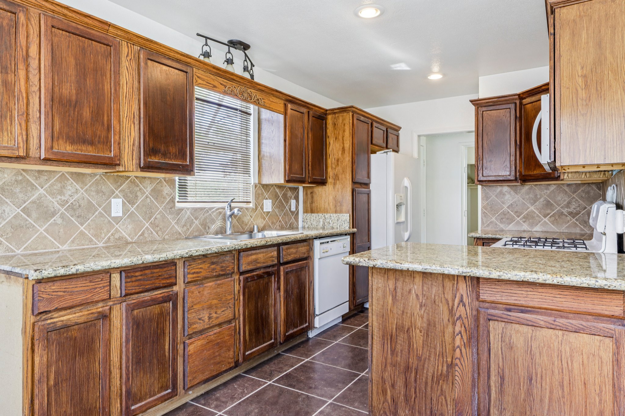 W 12th St-S2703-011.jpg