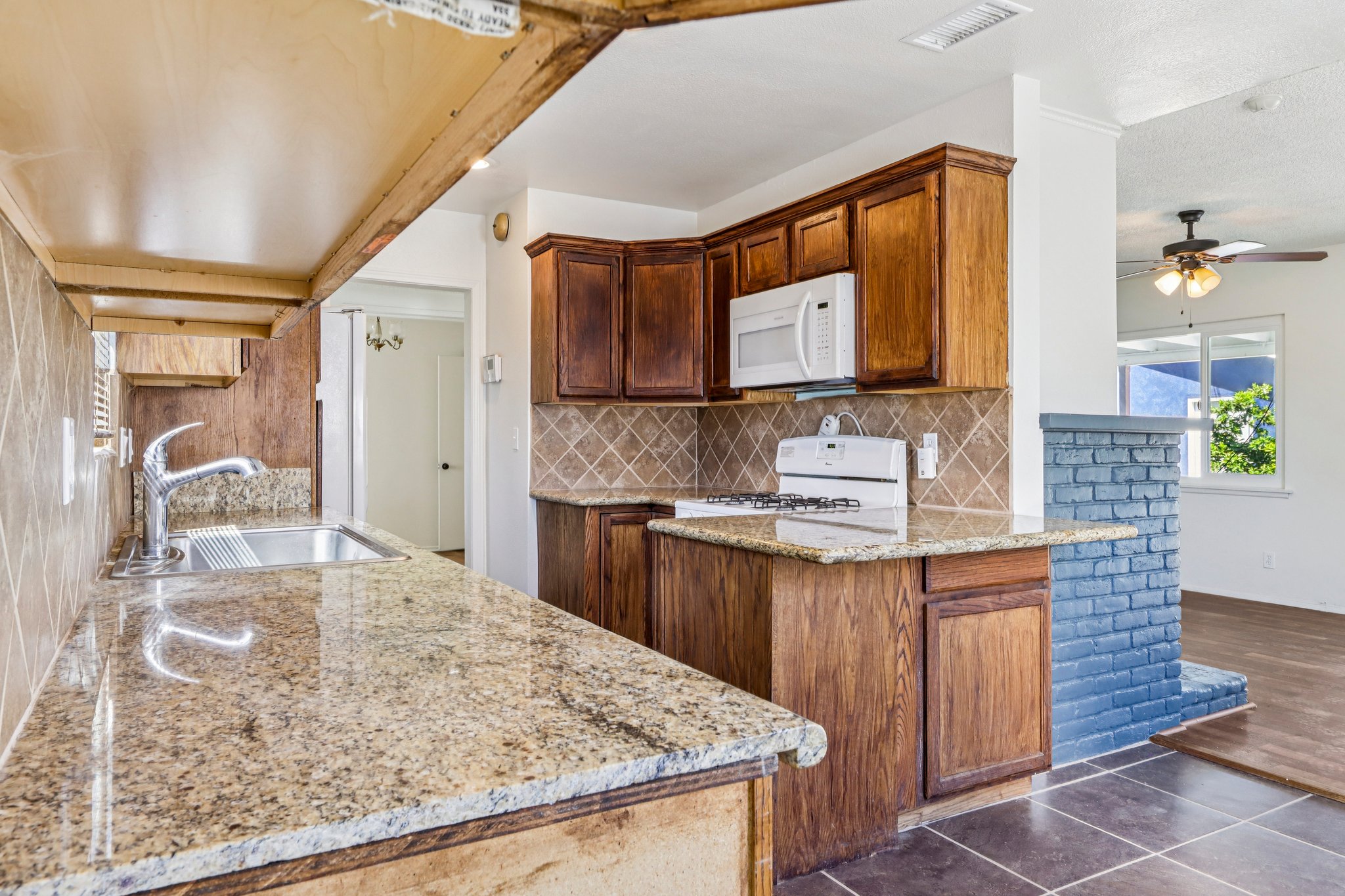 W 12th St-S2703-012.jpg