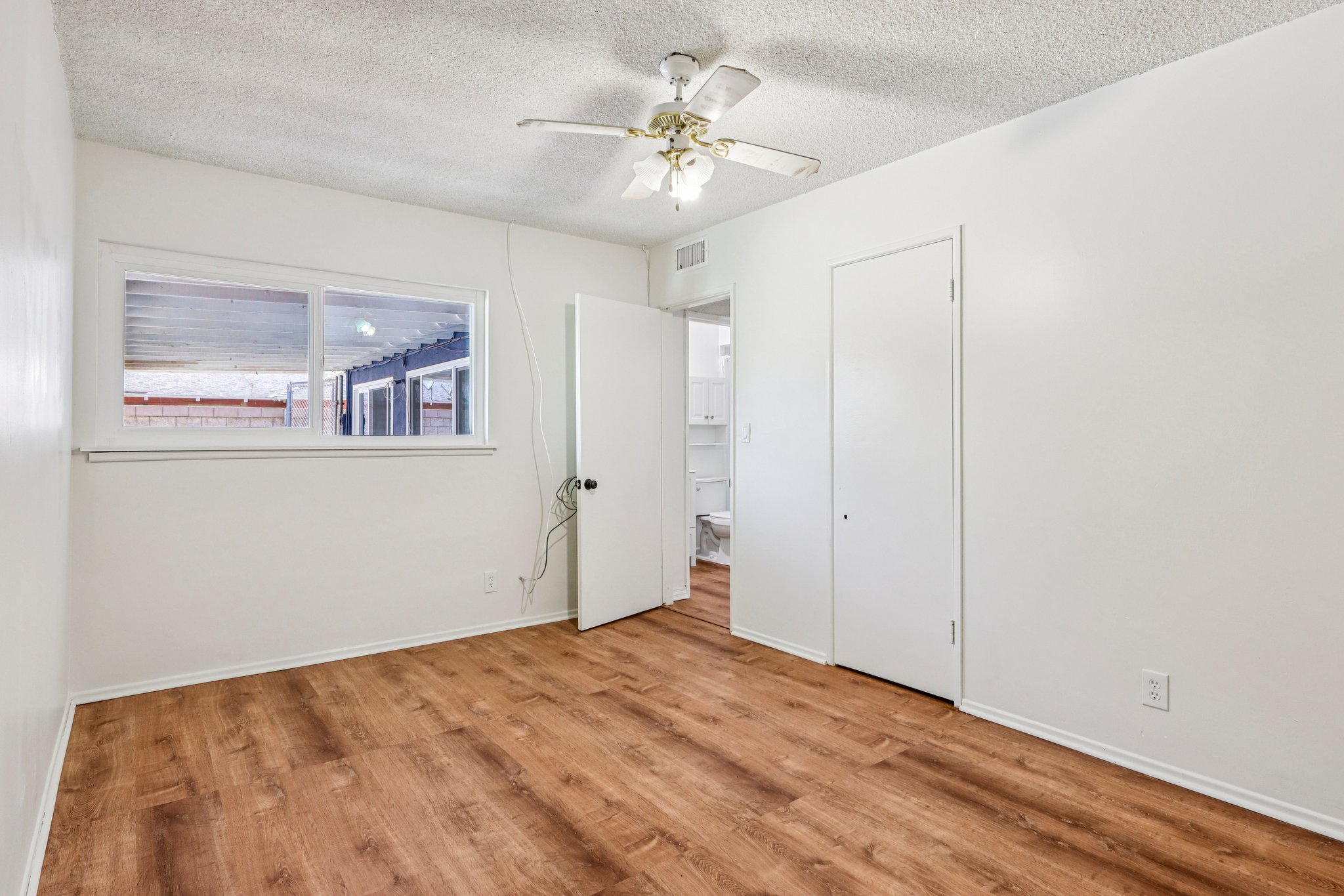 W 12th St-S2703-024.jpg