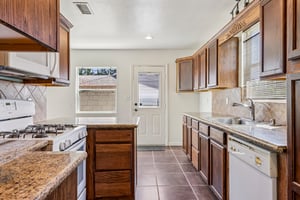 W 12th St-S2703-014.jpg