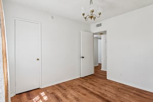 W 12th St-S2703-017.jpg