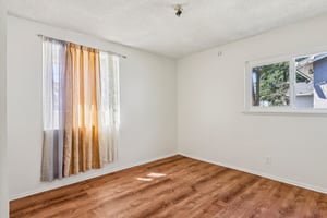 W 12th St-S2703-019.jpg