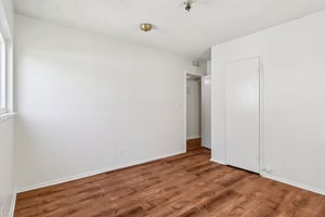 W 12th St-S2703-020.jpg