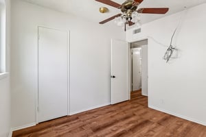 W 12th St-S2703-022.jpg