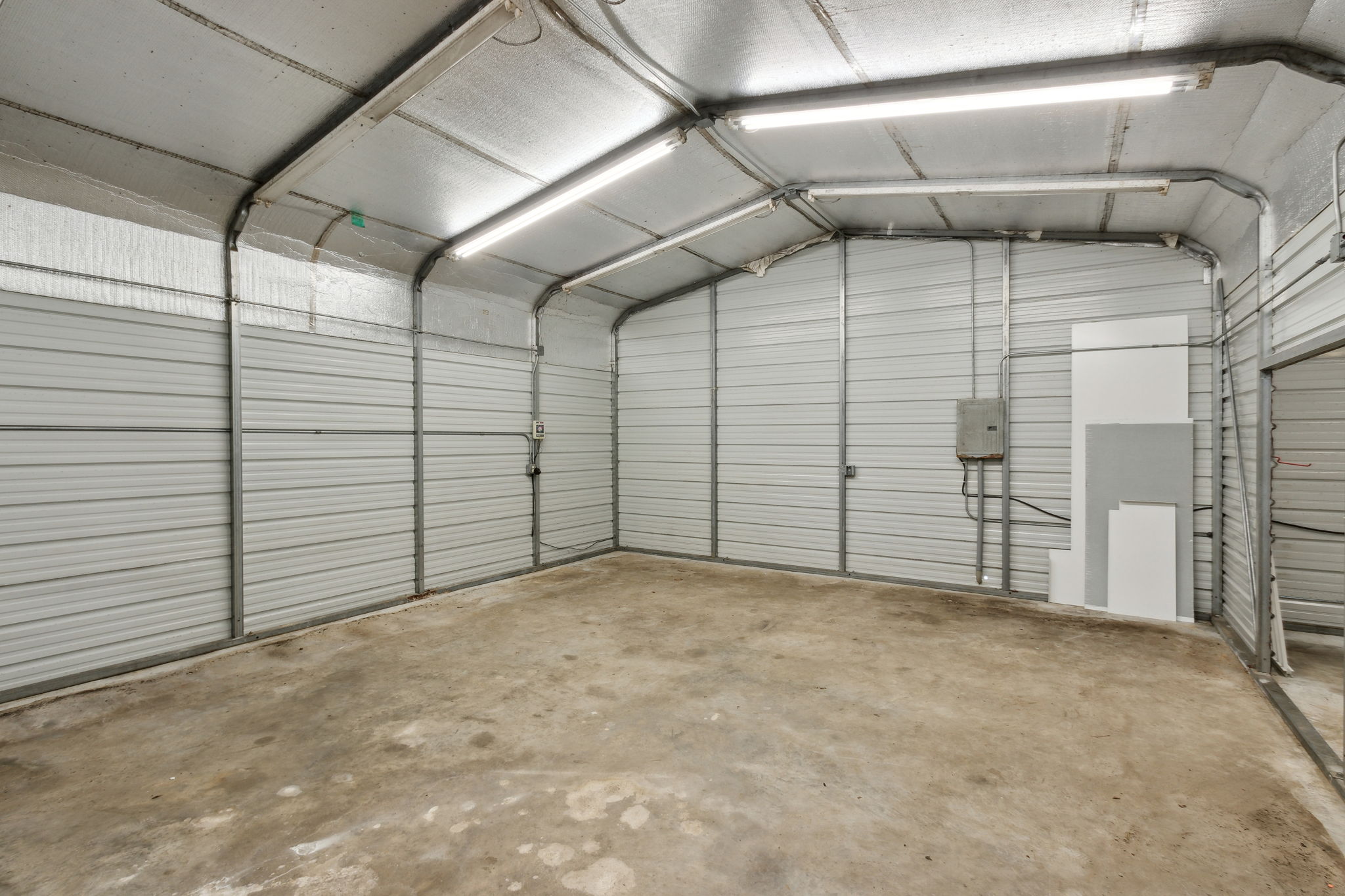 Carport/Garage