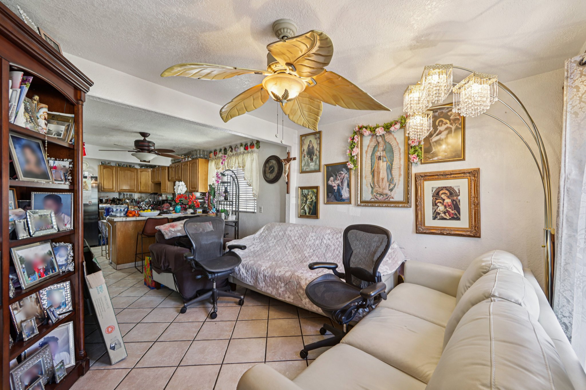 E 10th St-S1903-004.jpg