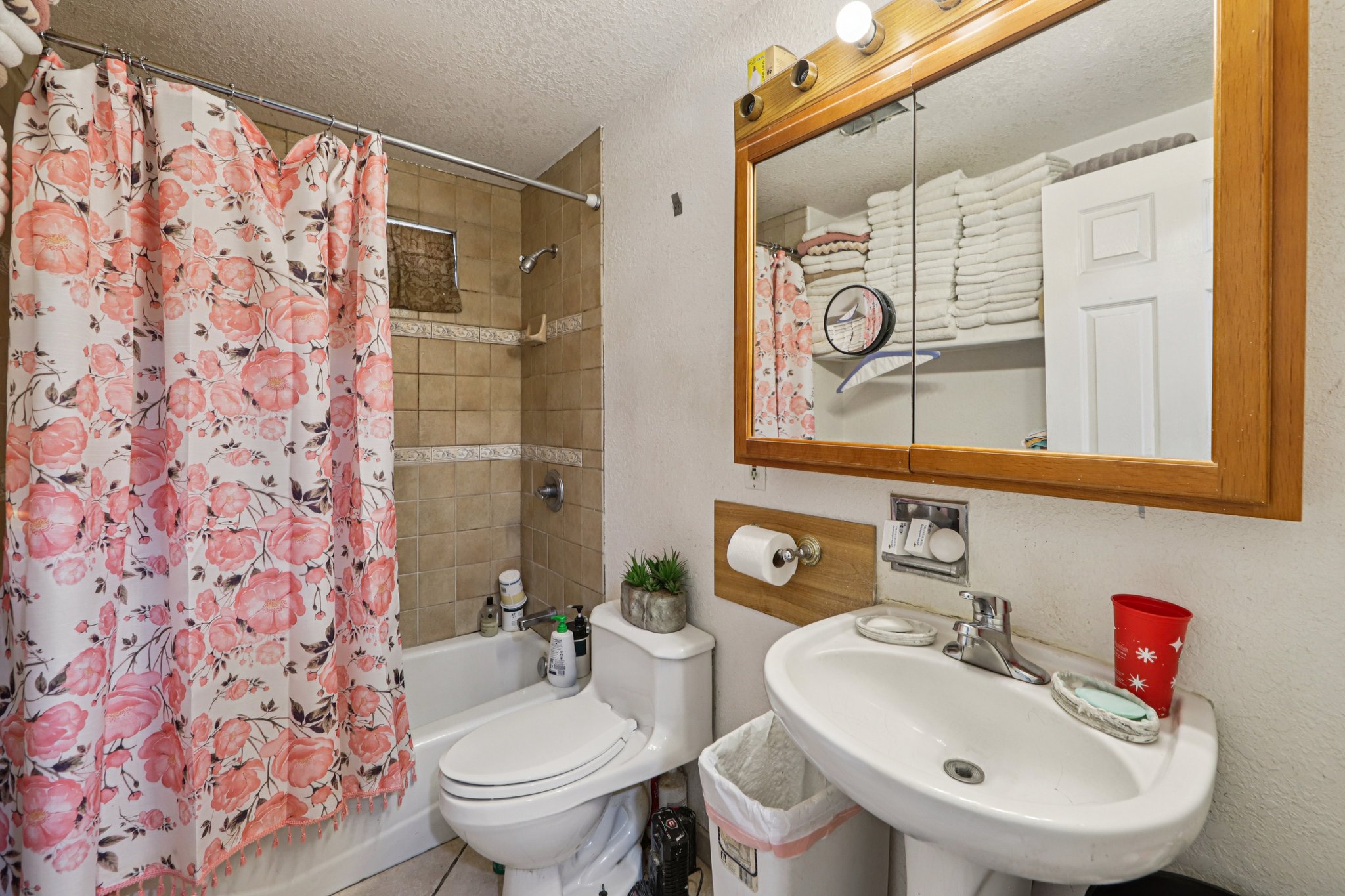 E 10th St-S1903-011.jpg