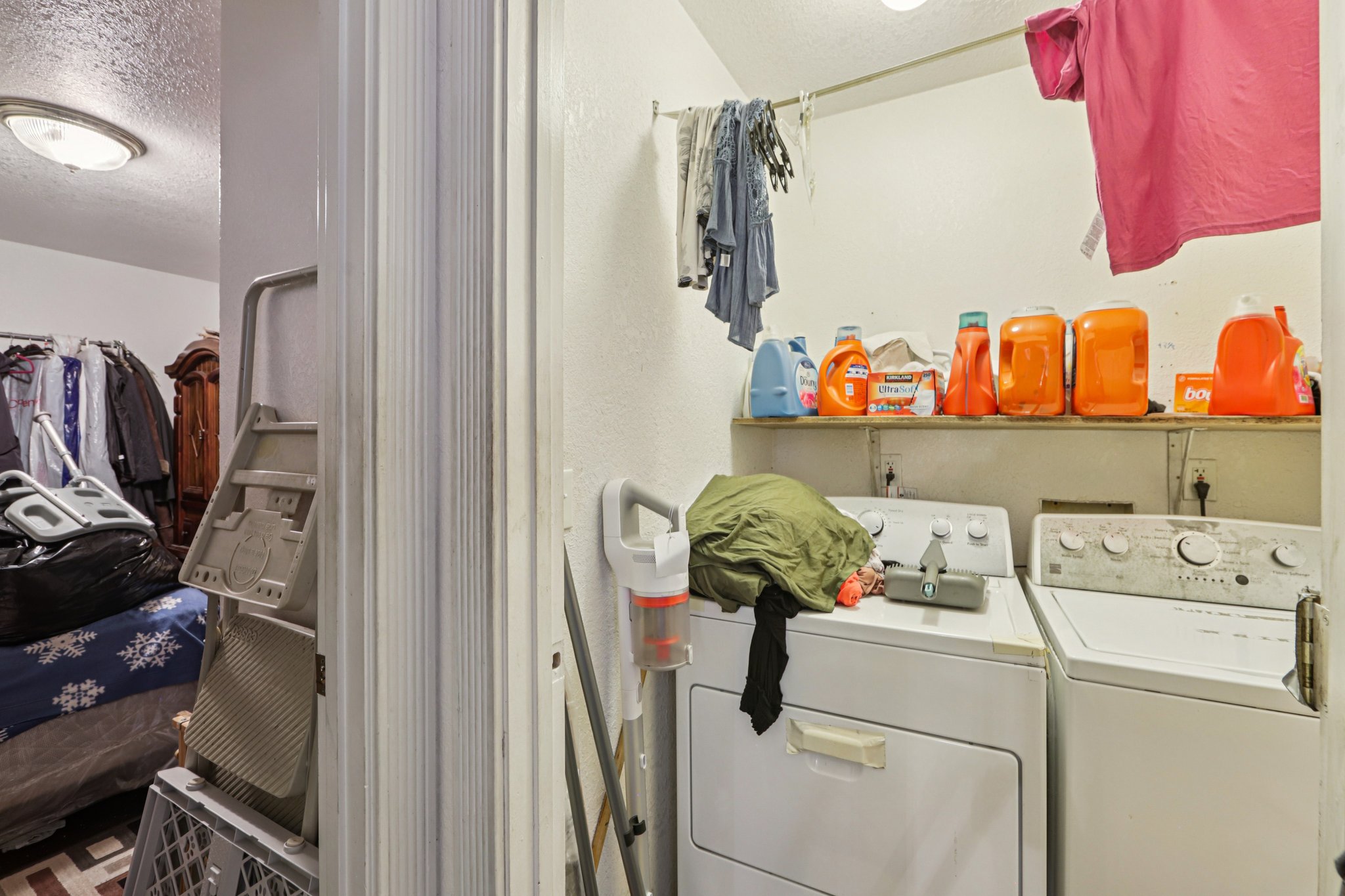 E 10th St-S1903-013.jpg