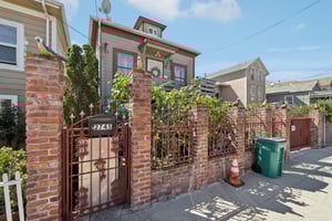 E 10th St-S1903-003.jpg