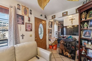 E 10th St-S1903-005.jpg