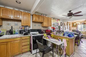 E 10th St-S1903-010.jpg