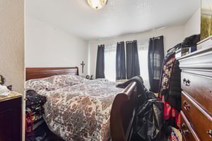 E 10th St-S1903-012.jpg