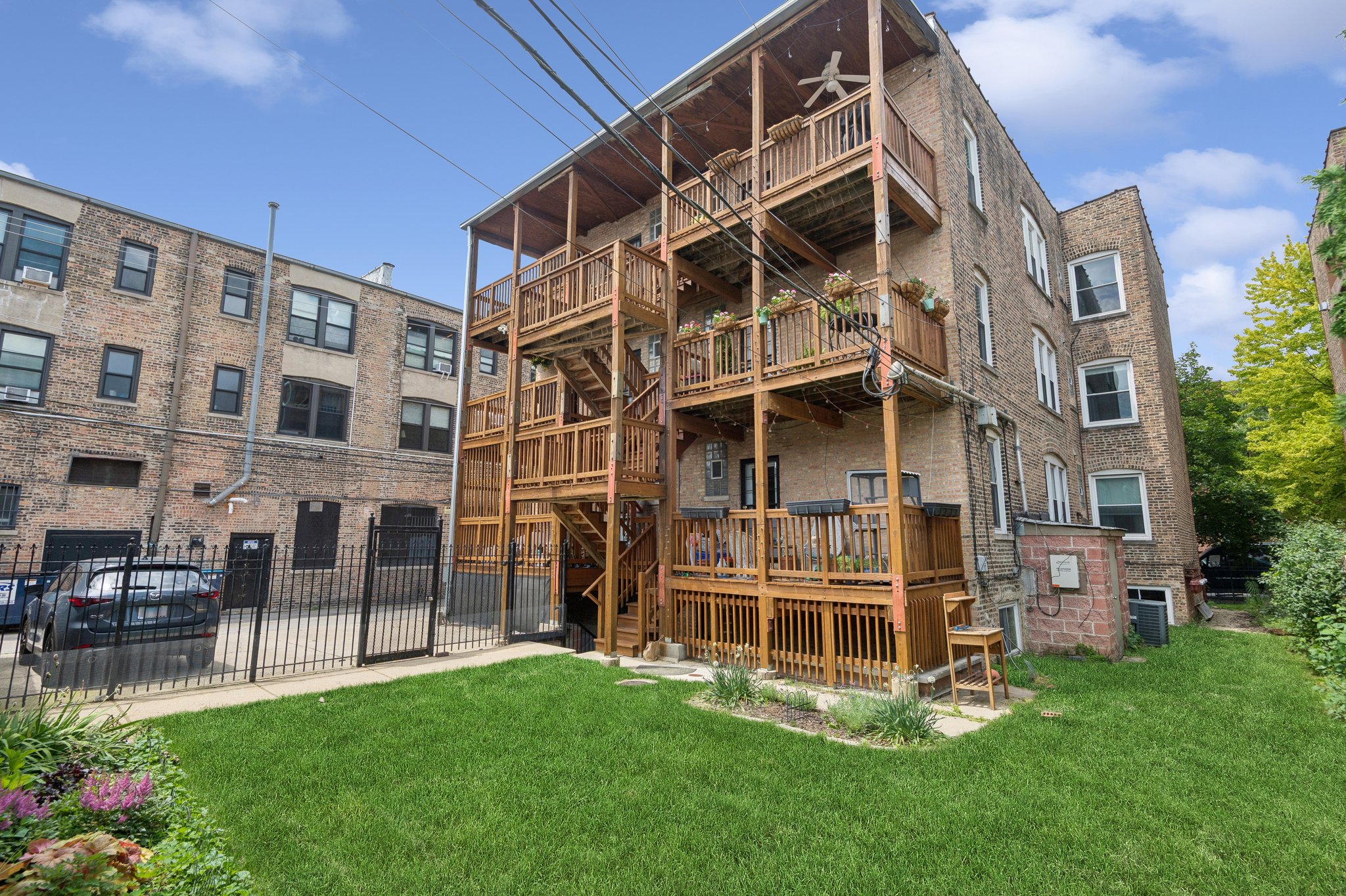 2747 N Spaulding Ave 2_003.jpg