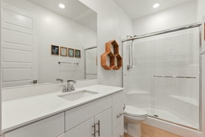  Photo 40