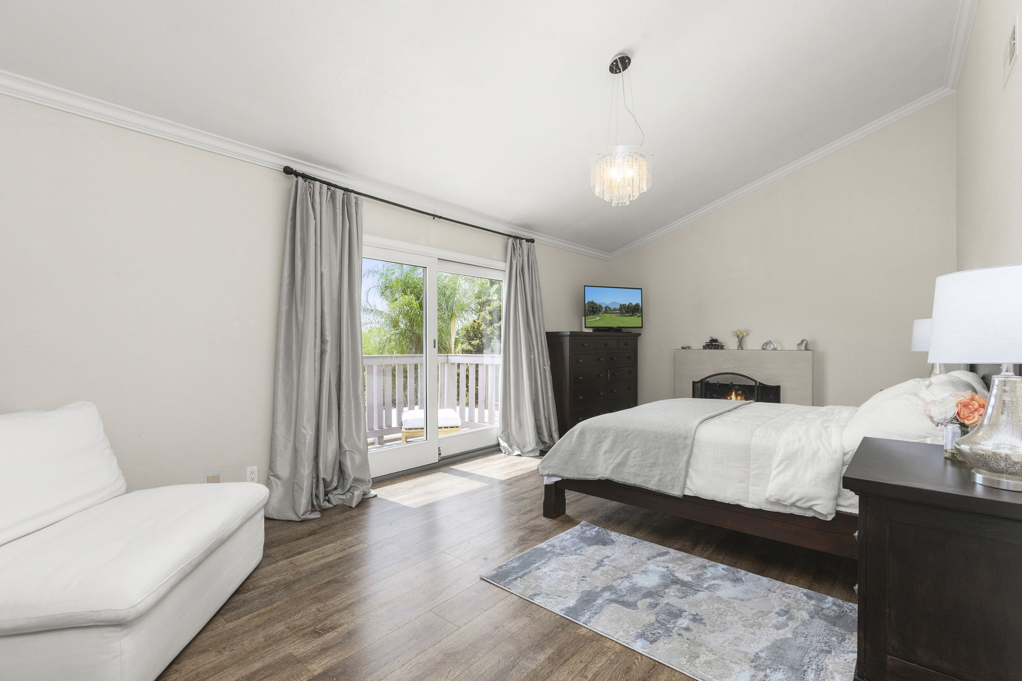  Photo 24