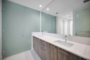 Primary Bathroom1c