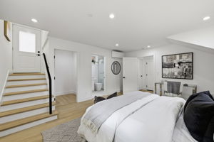 Lower Level - en suite bedroom