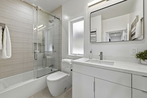 Upper level - Bathroom