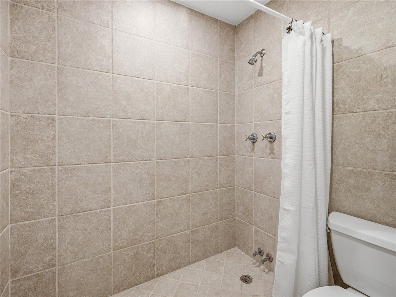 057-Hall Bath