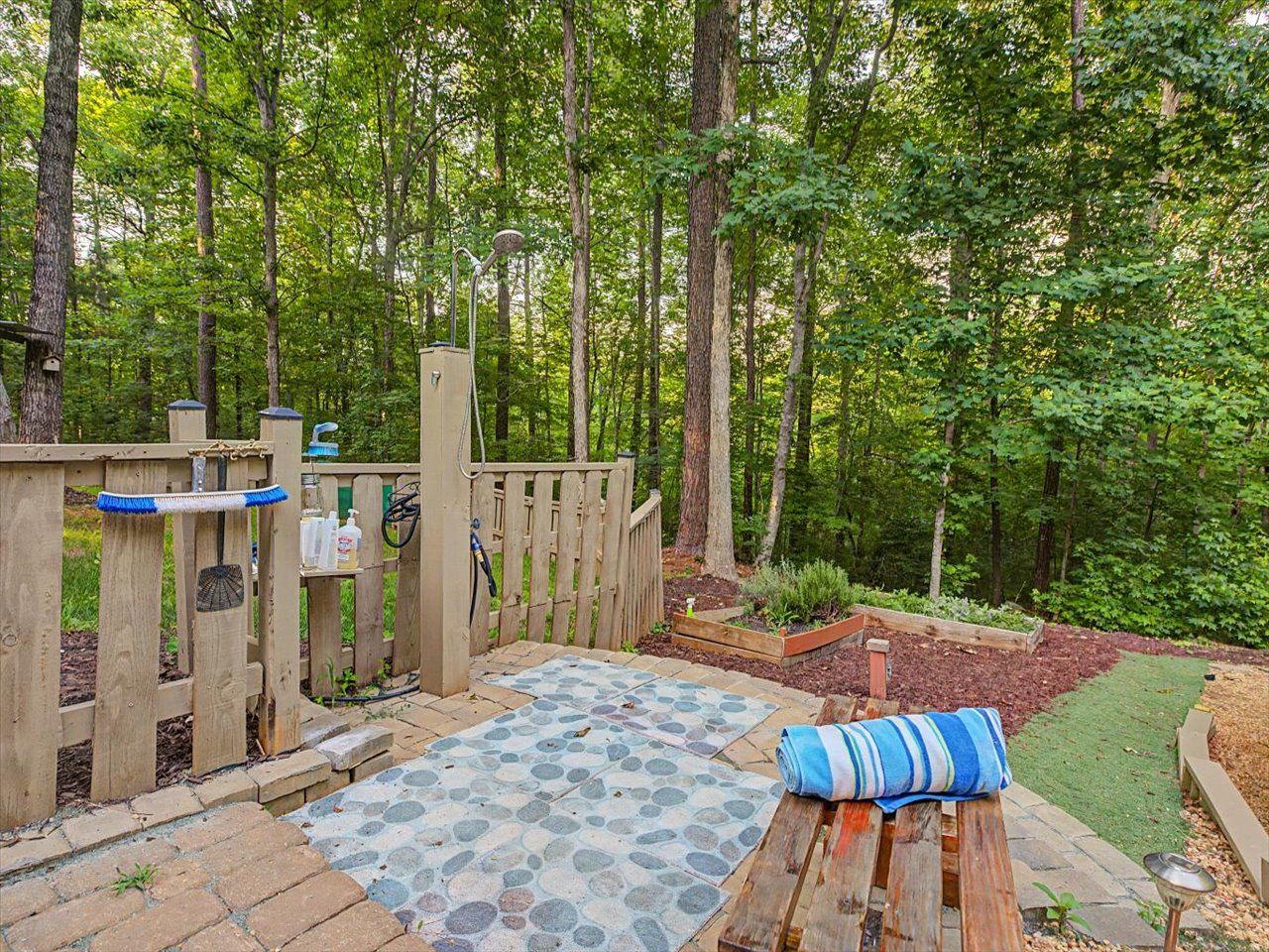 087-Outdoor Shower