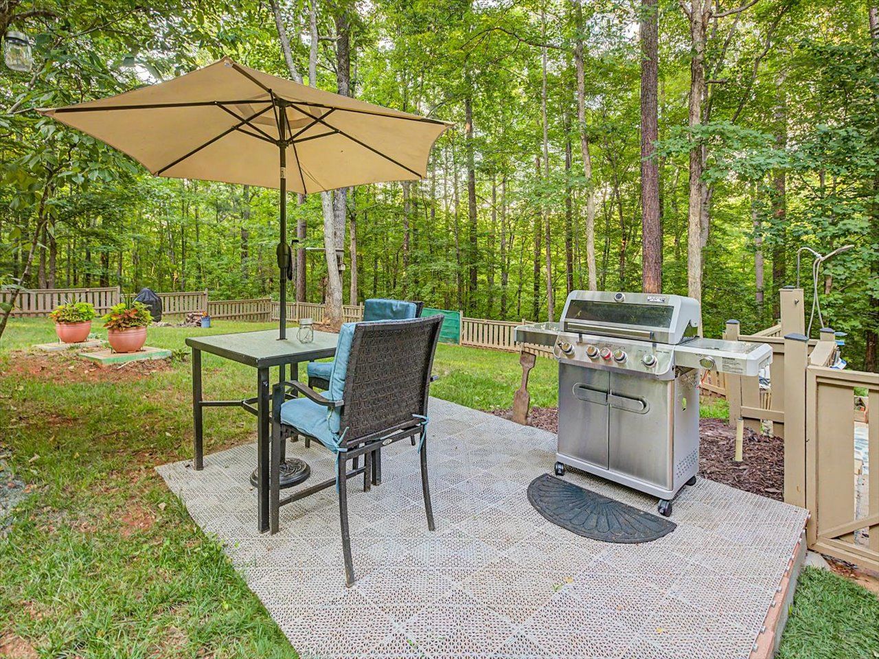 090-Grill Area