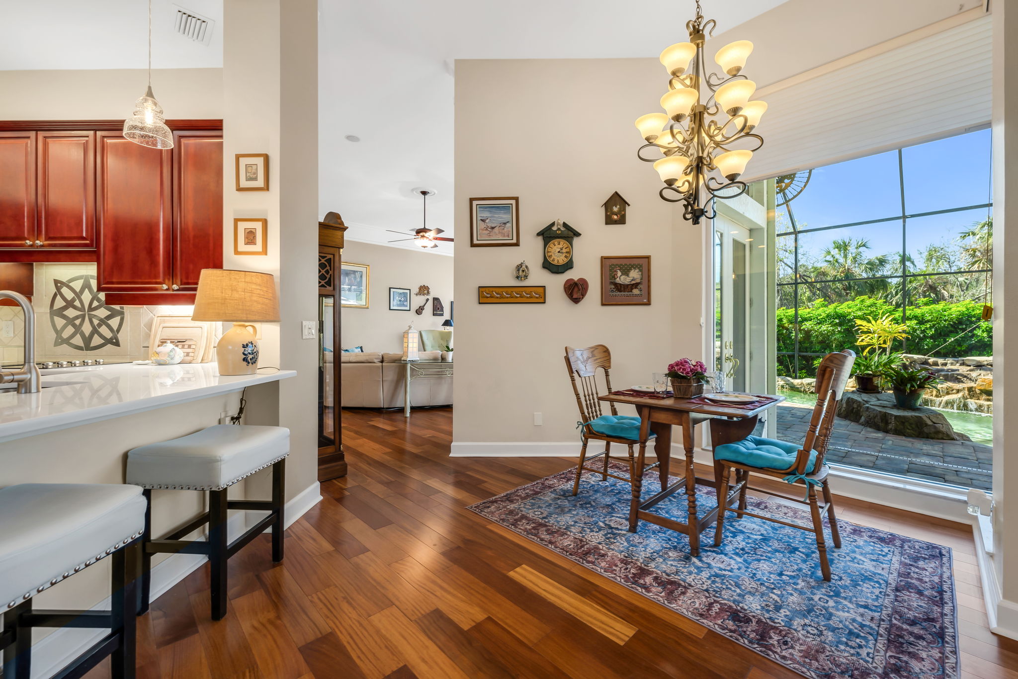 Breakfast Bar - Eat in Kitchen