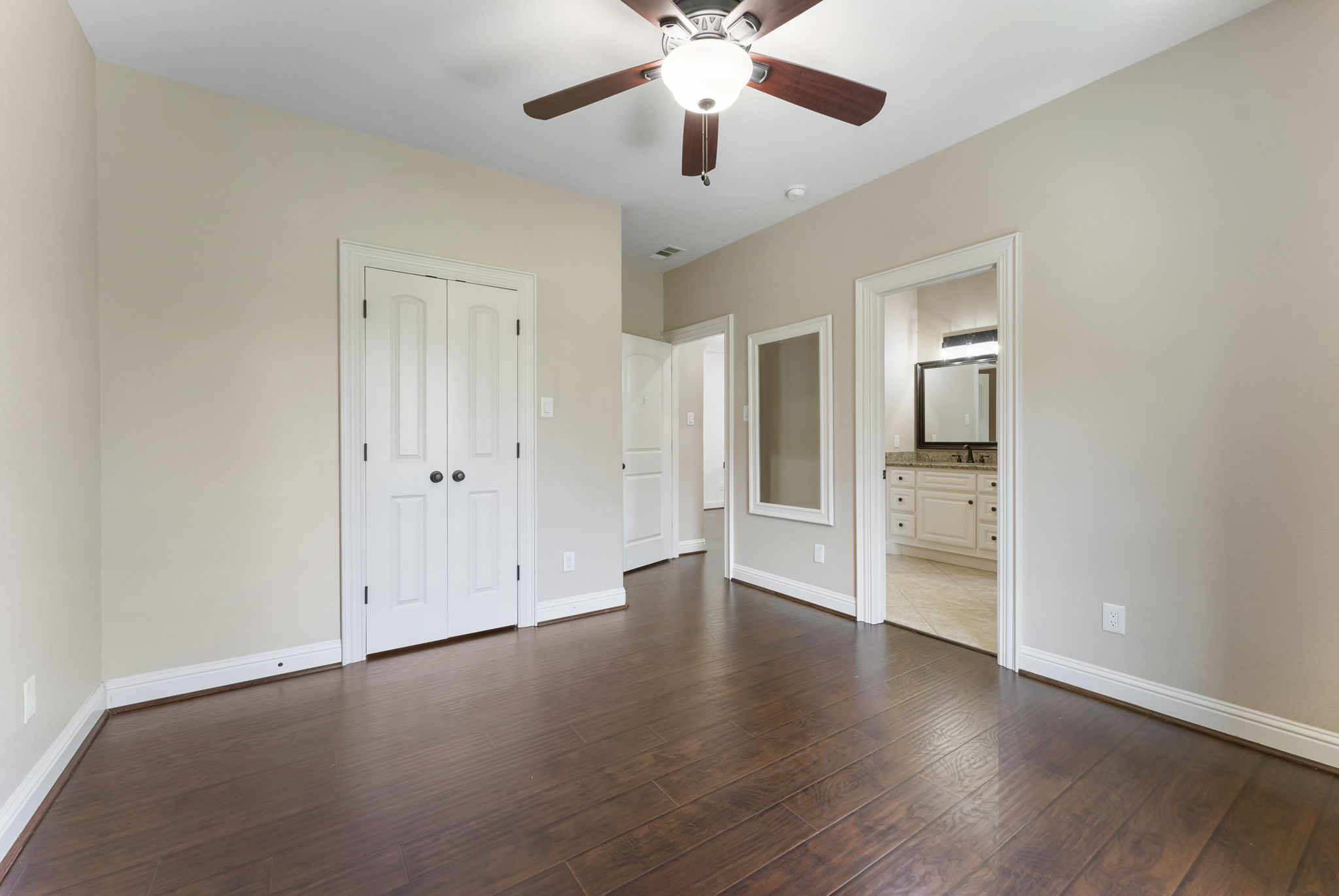  Photo 92