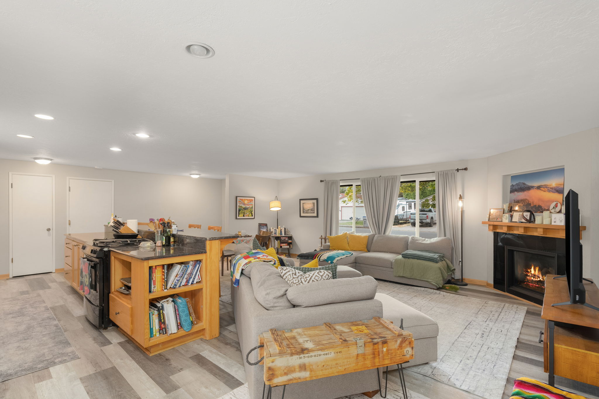 Living Room/Kitchen